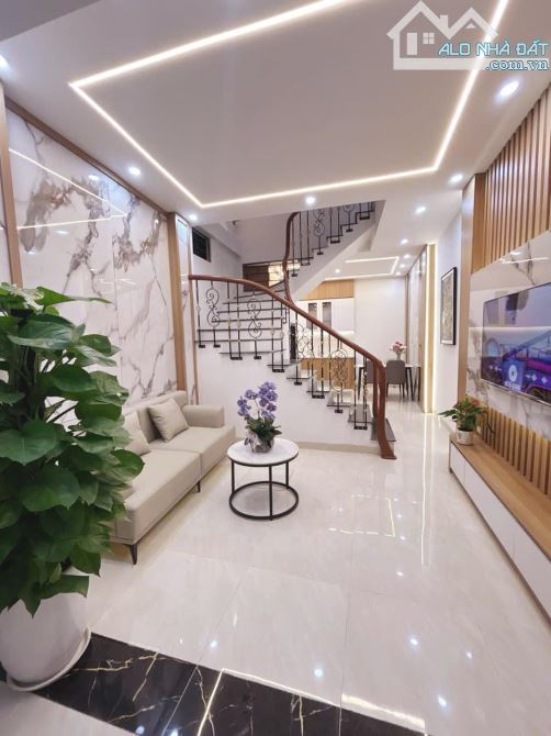 Bán Nhà Phố Quan Nhân, Thanh Xuân, 40m2, 5 Tầng Full Nội Thất 5 Sao, Gần Ô Tô, Nhỉnh 7 Tỷ - 1