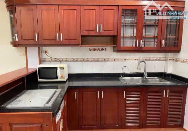 CHO THUÊ! Nhà Lạc Long Quân, Cầu Giấy: 40m2, 4T, MT 4m, 13 tr/th Lô Góc. Ô tô dừng đỗ 20 - 1