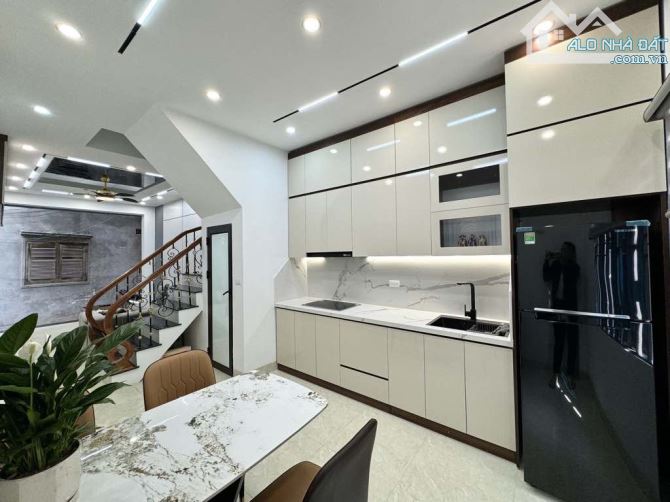 Bán nhà đẹp lô góc 38m2 x 4 tầng phố Vương Thừa Vũ, Thanh Xuân - 1