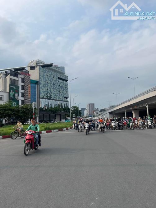 Bán Tòa Building Mặt Phố Phạm Văn Đồng, Cầu Giấy 400m2, 9 Tầng, Mt 35m, Lô Góc 298 Tỷ - 2