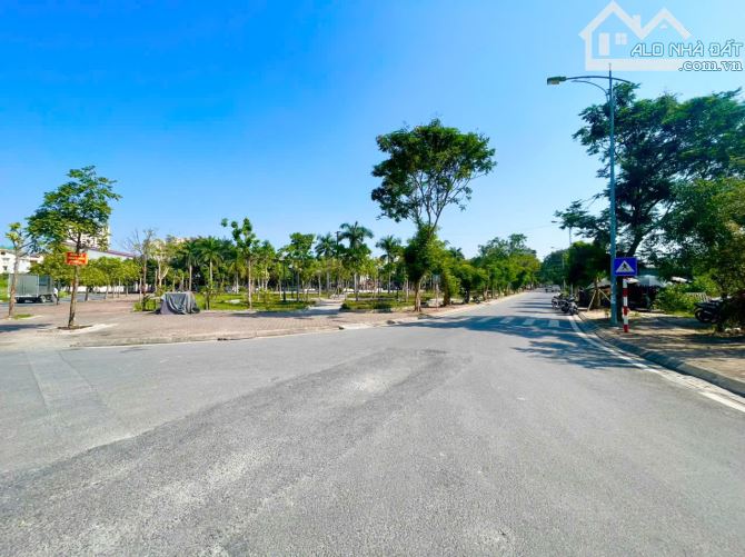 VIEW CÔNG VIÊN, PHÂN LÔ PHỐ BÁT KHỐI, LONG BIÊN, DT 112 M, GIÁ 13 TỶ 8, VỈA HÈ, Ô TÔ TRÁNH - 2