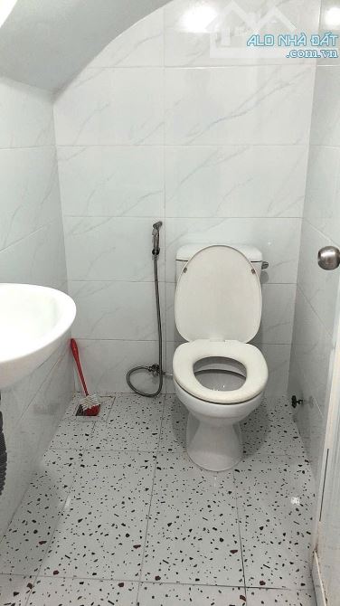 HẺM XE HƠI TỚI NHÀ NGAY ÂU CƠ & NGUYỄN THỊ NHỎ - 3 TẦNG - 4 PHÒNG NGỦ & 3 TOILET - 2