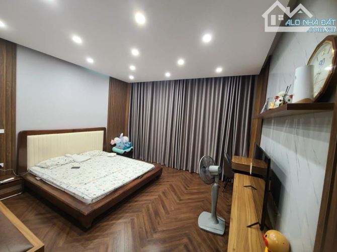 Bán nhà Lê Trọng Tấn phân lô  Quân Đội 44m2 x 5 tầng ngõ thông 30m ra tới mặt phố - 10.5tỷ - 2