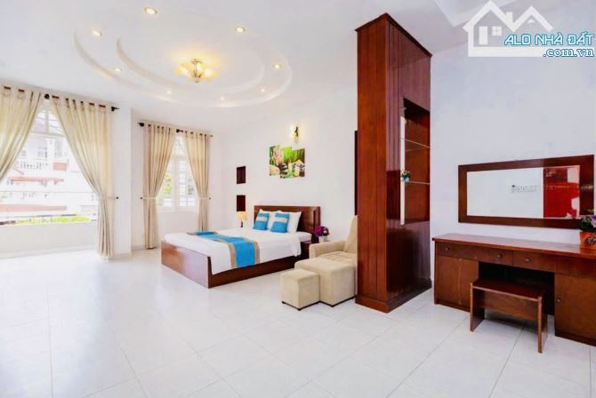 Bán biệt thự Hồ Bơi, Sân Vườn tại Lạc Long - 2