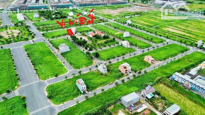 Bán đất nền dự án Saigon Village, view công viên thể thao, diện tích 120m2, giá bán 3 tỷ - 3