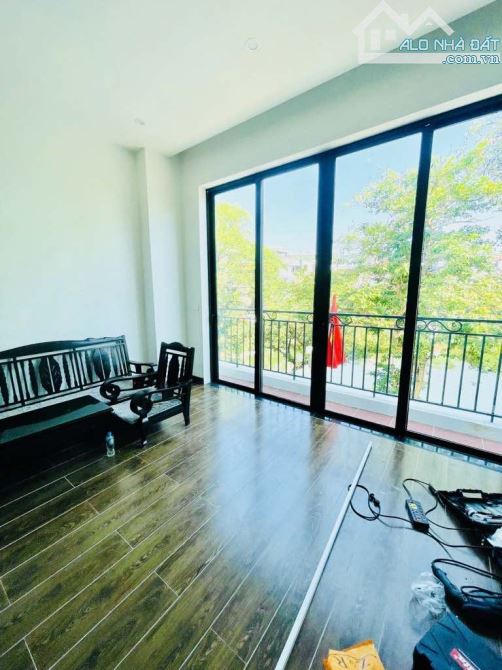 Siêu phẩm lô góc mặt phố Long Biên, 102m x 7 tầng, mặt tiền 5.8m, view hồ, ôtô tránh, - 3