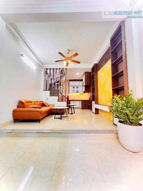 Bán nhà nam dư , lĩnh nam  35 m /5 tầng / 4,8 tỷ - 3