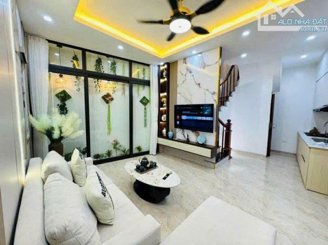 Bán nhà 5T x 27m2 - Nguyễn Khánh Toàn, Cầu Giấy - giá 5.75 tỷ  Nhà dân xây chắc chắn, mới - 5