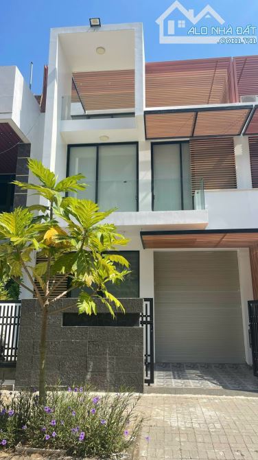 Bán căn biệt thự khu đô thị kim cúc dt 133m2 ngang 7m giá 8ty300