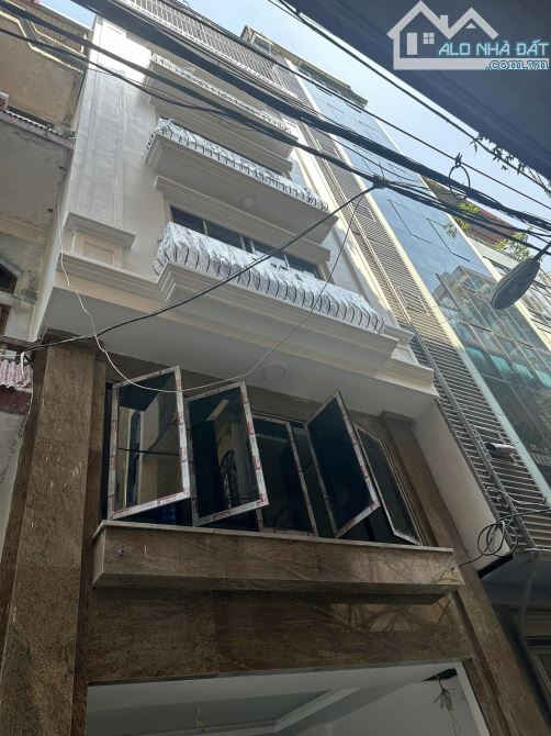 ** NHÀ PHÂN LÔ HOÀNG QUỐC VIỆT * Ô TÔ 7 CHỖ NGỦ TRONG NHÀ*  60Mx6T THANG MÁY**