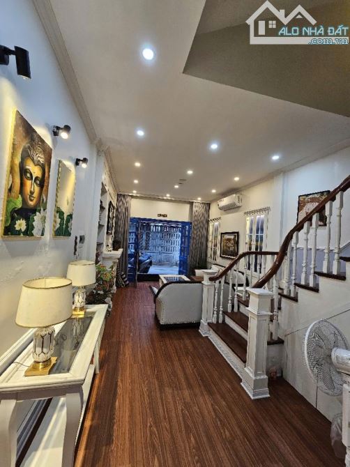 Bán nhà 5 tầng  Vũ Xuân Thiều 53m2 chỉ 9.6 tỷ