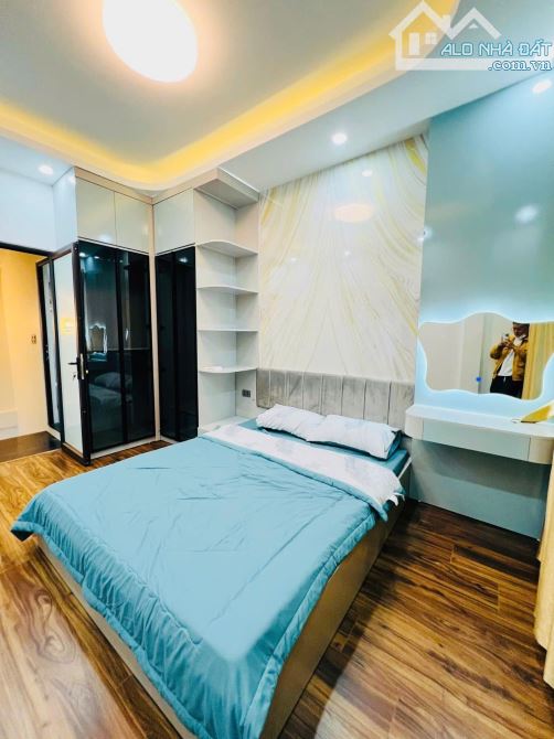 Cho thuê nhà ngõ 281 Tam Trinh 4 ngủ oto