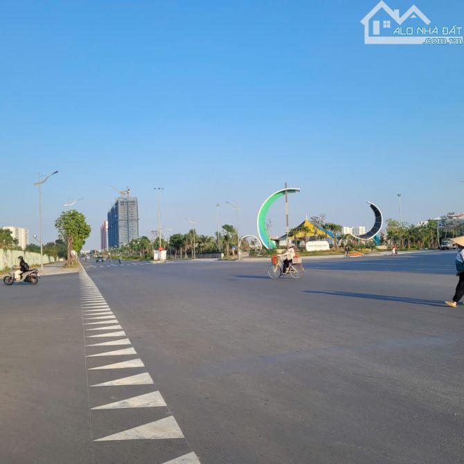 BÁN NHÀ SIÊU ĐẸP NGỌC THUỴ. LONG BIÊN , KHÔNG GIAN SỐNG YÊN TĨNH , CẠNH CÔNG VIÊN NGỌC THU
