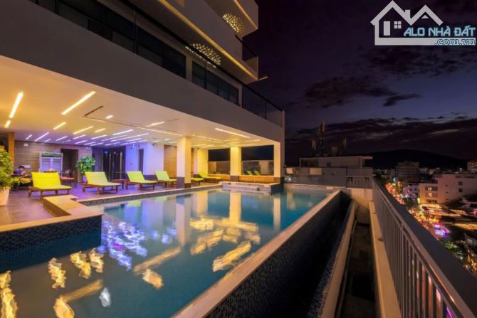 chủ bán khách sạn 15 tầng đường Nguyễn Thị Minh Khai Nha Trang Khánh Hòa.
