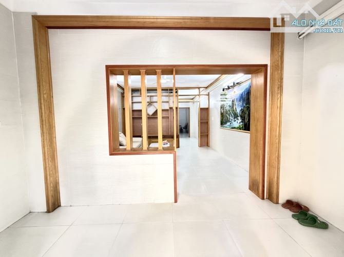 Cần bán căn tập thể Mai Dịch Tầng 1- Đối Diện ĐH Thương Mại - DT sử dụng 70m² (sổ đỏ 46m²)