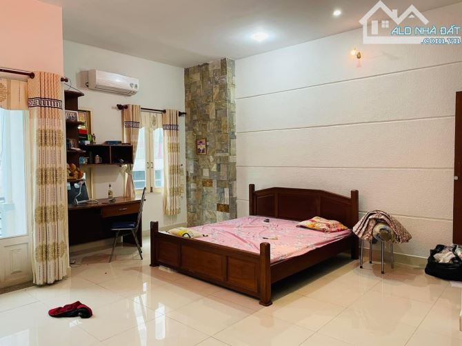 BIỆT THỰ CỘNG HOÀ - TÂN BÌNH - DT 110m2 ( 5.5m x 20m ) - HẺM 6M - CHỈ 14 TỶ 190 (TL MẠNH ) - 1