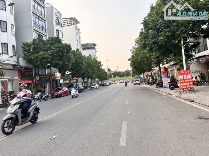 HIẾM Ô TÔ VÀO NHÀ - MẶT TIỀN RỘNG - DÂN TRÍ CAO - YÊN TĨNH – BÁN ĐẤT GIA THƯỢNG LONG BIÊN - 1