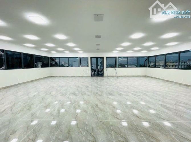 Cho thuê toà nhà 1000m2 mặt tiền Phạm Văn Đồng Phường Linh Đông Quận Thủ Đức - 1