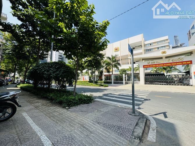 MẶT TIỀN HỤT 107M2 VỊ TRÍ ĐỈNH CAO  KHU TRUNG TÂM HÀNH CHÍNH P13 Q4  ĐƯỜNG XE HƠI - XE HƠI - 1