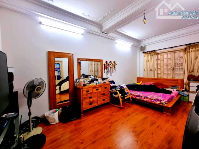 Bán nhà Phố Hào Nam, gần Giảng Võ, Ga Cát Linh, Ô Chợ DỪa, ĐỐng Đa. DT : 85m2. Giá: 15,8 T - 1