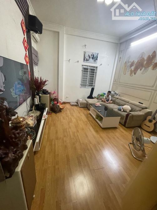 BÁN NHÀ PHỐ KHƯƠNG ĐÌNH - VỊ TRÍ ĐẸP - ĐỂ LẠI TOÀN BỘ NỘI THẤT 31m 5T giá hơn 6 TỶ - 1