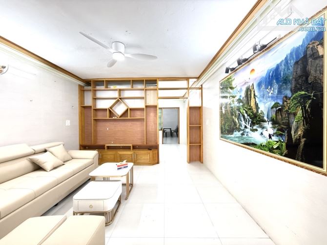 Cần bán căn tập thể Mai Dịch Tầng 1- Đối Diện ĐH Thương Mại - DT sử dụng 70m² (sổ đỏ 46m²) - 1