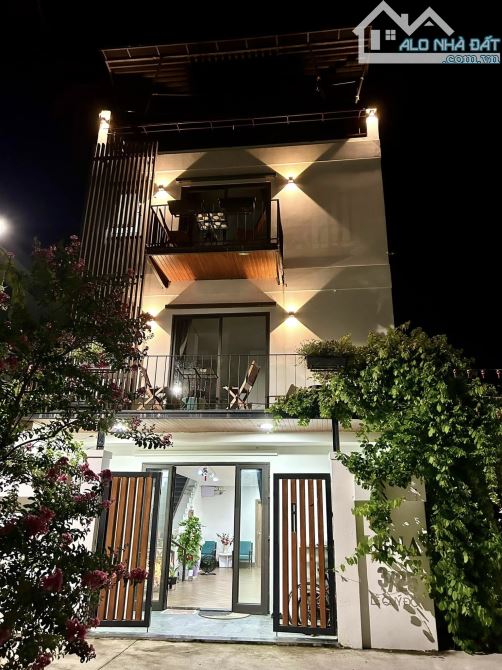 Homesay 3 TẦNG ĐẸP NGẤT 8 phòng ngay phố đi bộ chỉ 7 tỷ - 14