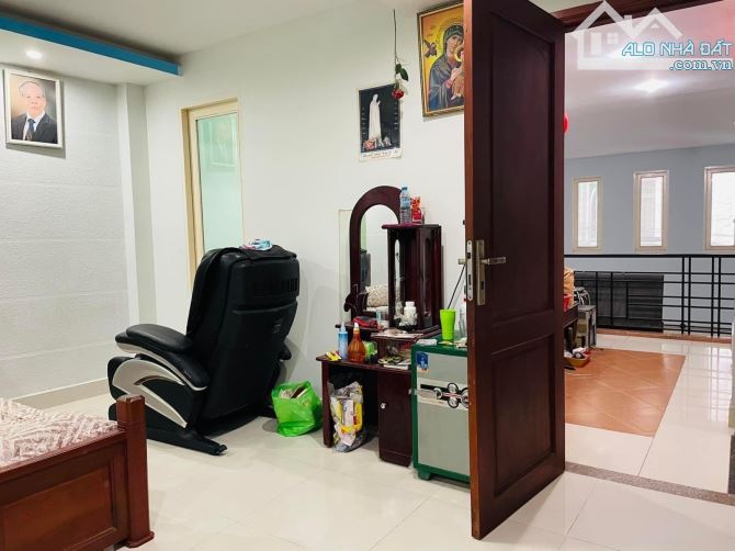 BIỆT THỰ CỘNG HOÀ - TÂN BÌNH - DT 110m2 ( 5.5m x 20m ) - HẺM 6M - CHỈ 14 TỶ 190 (TL MẠNH ) - 2