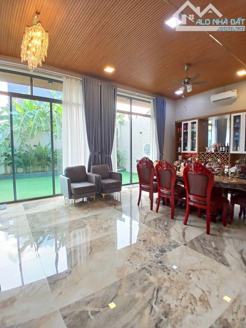 Villa Thạnh Xuân Q12 273m2 6,5x35 nỡ hậu 11m - Full nội thất xịn sò - HXT thông - Chỉ 9,6 - 2
