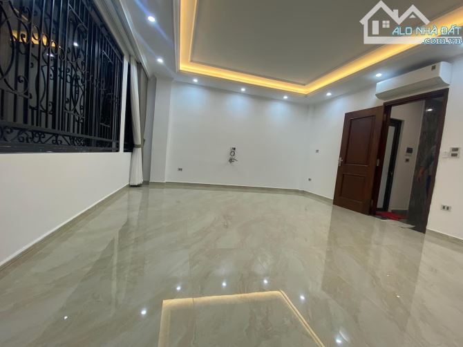 Cho thuê nhà mặt phố Trần Tử Bình, Cầu Giấy 45 mét, 5 tầng mới đẹp - 2