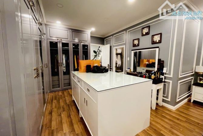 Bán Biệt thự view Quận 10 đúc 4 tầng BTCT 107m2 nội thất cao cấp 6PN nhỉnh 12tỷ TL - 2