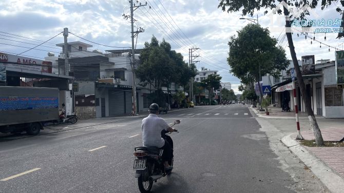 Bán đất 3 mặt tiền đường Điện Biên Phủ, cách biển 100m, Vĩnh Hoà, Nha Trang 150m2 giá 18ty - 2