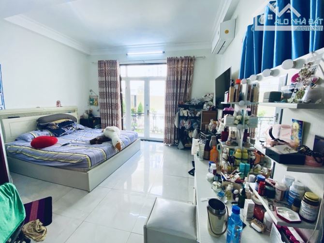 BÁN NHÀ HUỲNH VĂN BÁNH - HẺM XE HƠI SÁT MT - 54M2 - 3 TẦNG - 10,5 TỶ - 2