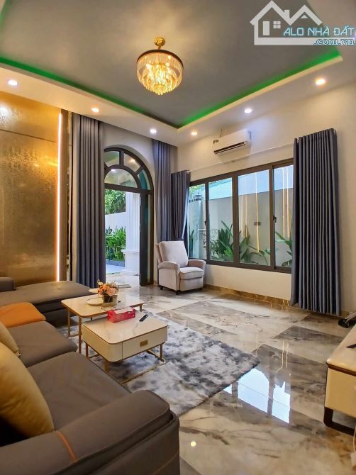 Villa Thạnh Xuân Q12 273m2 6,5x35 nỡ hậu 11m - Full nội thất xịn sò - HXT thông - Chỉ 9,6 - 3