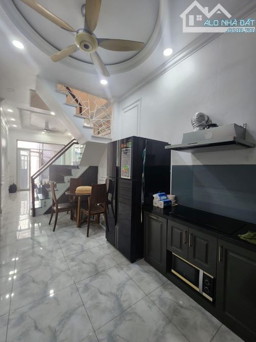 Chỉ 4,6 tỷ Nhà 3 tầng Full nội thất cao cấp như hình 3,8mx 14m, trung tâm Q7 - 3