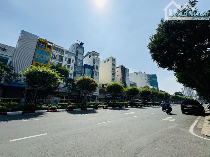 MẶT TIỀN HỤT 107M2 VỊ TRÍ ĐỈNH CAO  KHU TRUNG TÂM HÀNH CHÍNH P13 Q4  ĐƯỜNG XE HƠI - XE HƠI - 3