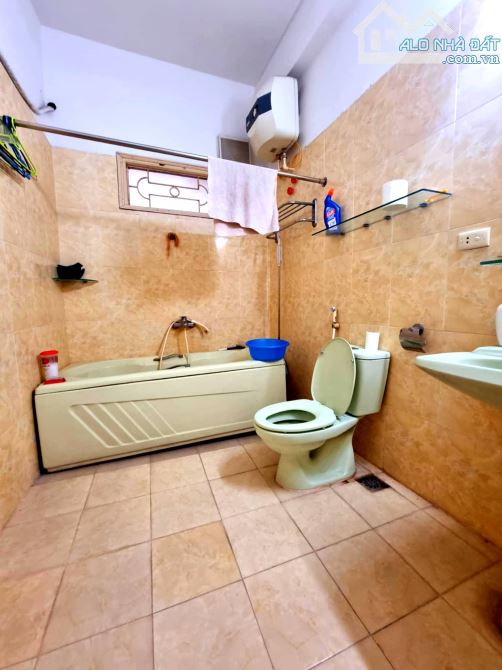 Bán nhà Phố Hào Nam, gần Giảng Võ, Ga Cát Linh, Ô Chợ DỪa, ĐỐng Đa. DT : 85m2. Giá: 15,8 T - 3