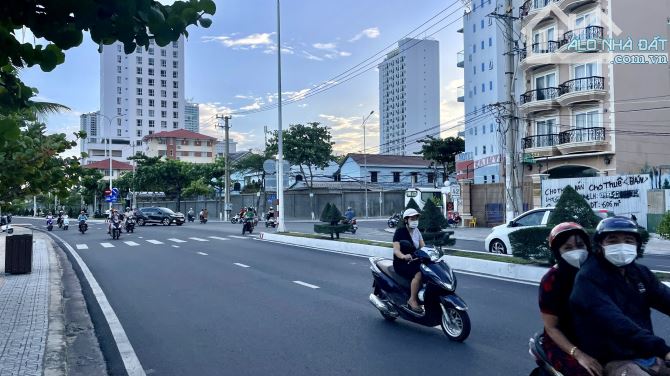 Bán đất mặt tiền đường Phạm Văn Đồng, Phường Vĩnh Hải, Nha Trang, 605,9m2 GPXD 32 tầng - 4