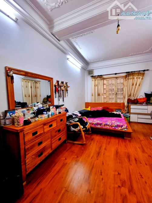 Bán nhà Phố Hào Nam, gần Giảng Võ, Ga Cát Linh, Ô Chợ DỪa, ĐỐng Đa. DT : 85m2. Giá: 15,8 T - 4