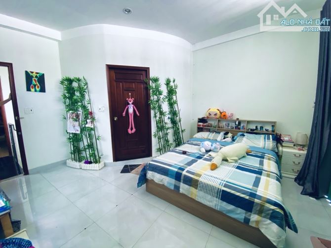 BÁN NHÀ HUỲNH VĂN BÁNH - HẺM XE HƠI SÁT MT - 54M2 - 3 TẦNG - 10,5 TỶ - 4