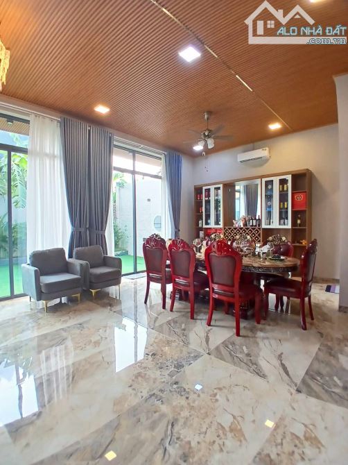 Villa Thạnh Xuân Q12 273m2 6,5x35 nỡ hậu 11m - Full nội thất xịn sò - HXT thông - Chỉ 9,6 - 6