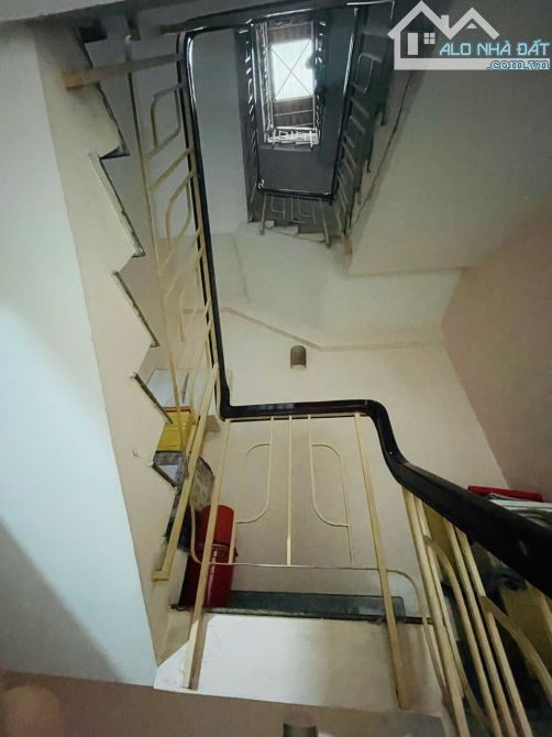 Bán gấp toà nhà 2 mặt tiền trước sau hẻm xe tải phú nhuận - 6