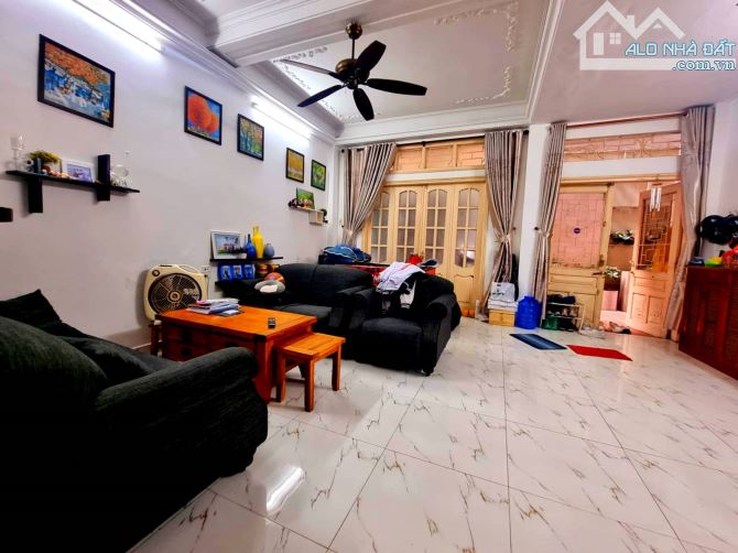 Bán nhà Phố Hào Nam, gần Giảng Võ, Ga Cát Linh, Ô Chợ DỪa, ĐỐng Đa. DT : 85m2. Giá: 15,8 T - 7