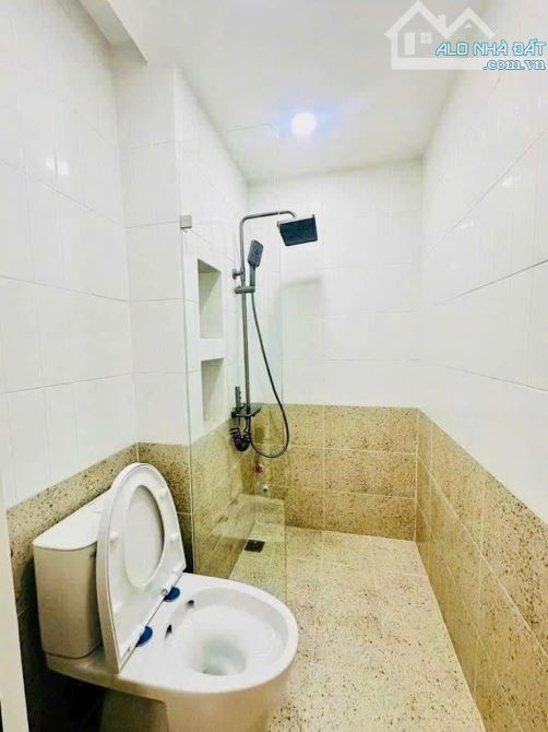 Sở hữu ngay nhà Nhất Chi Mai, Tân Bình chỉ với 2Tỷ 370.DT: 50m2. Đang cho thuê 11tr/ tháng - 8