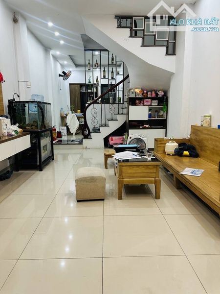 Bán nhà Vũ Tông Phan - TX , DT 41m2 ,Giá Hơn 7 tỷ , Lo góc , 2 Thoáng