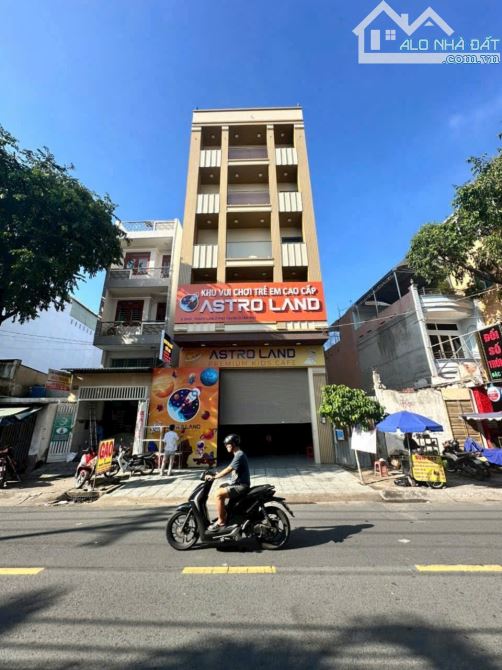 Ngộp Bank Bán Gấp MT Nguyễn Tri Phương, P.9, Q.5 ( 5,5x20m ) 5 lầu giá sốc 42 tỷ.