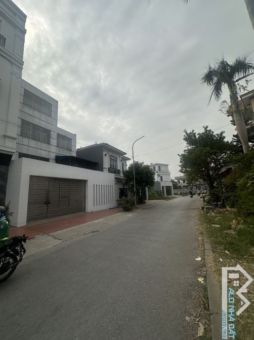 Cần bán nhà nghỉ đang kinh doanh dòng tiền ổn định, dt 214m2* 4tầng, khu tdc Vườn Hồng