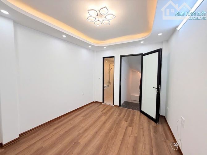 Bán nhà 30m² 4 tầng, ngõ 8/3, Hai Bà Trưng, 4.7 tỷ, sổ đỏ
Bán nhà 2PN, 3WC, 30m², ngõ