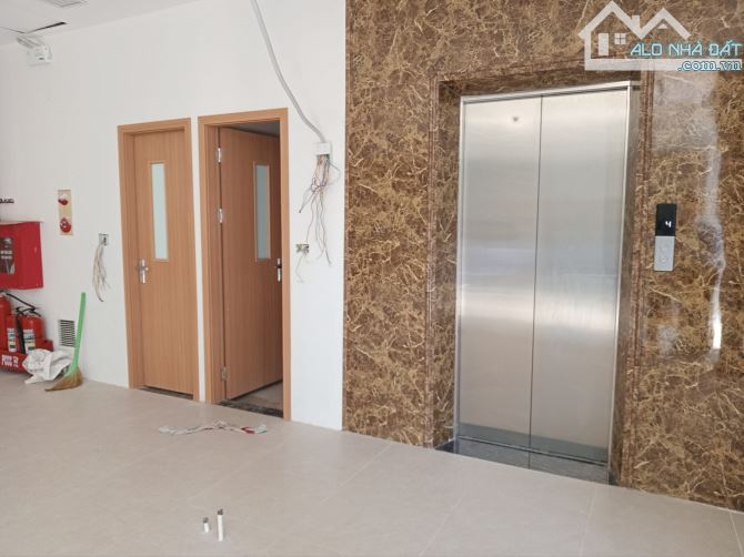 Bán toà nhà mặt phố Quang Trung - Hoàn Kiếm - DT 200m2 x 10T x MT 8,7m giá 179 tỷ