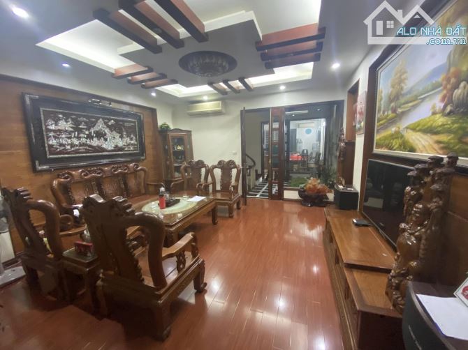 BÁN BIỆT THỰ KĐT TRUNG HÒA, DT 300M2, MT 15M, 5 TẦNG THANG MÁY. GIÁ 150 TỶ CTL